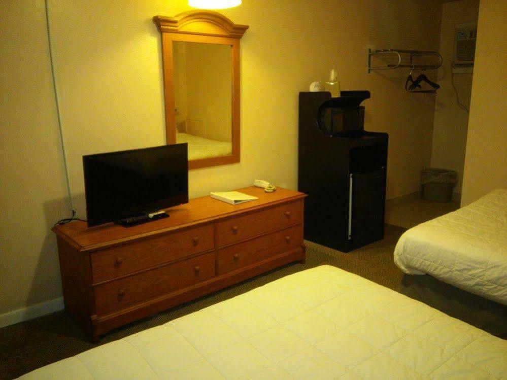 Colony House Motel เวย์นสโบโร ภายนอก รูปภาพ